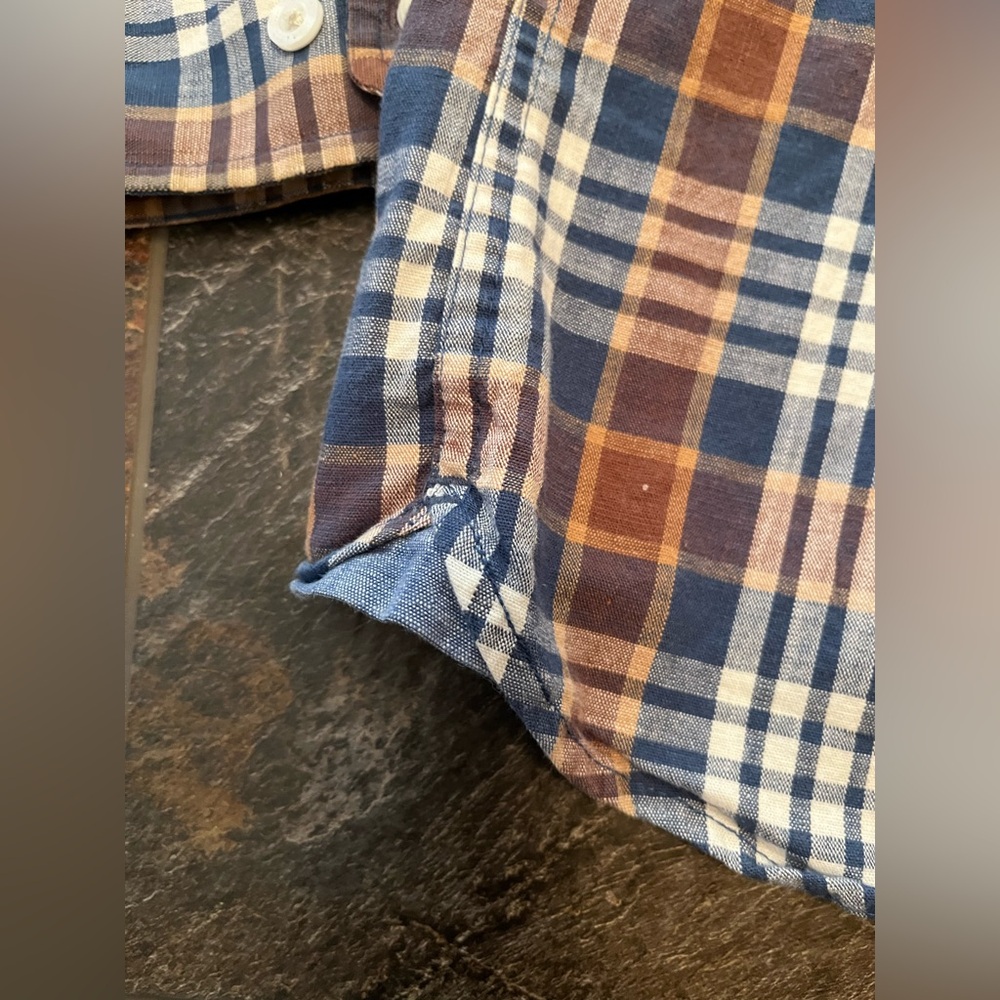 L.L. Bean men’s untuck slightly fitted cotton chambray button down shirt. Large - Picture 3 of 9